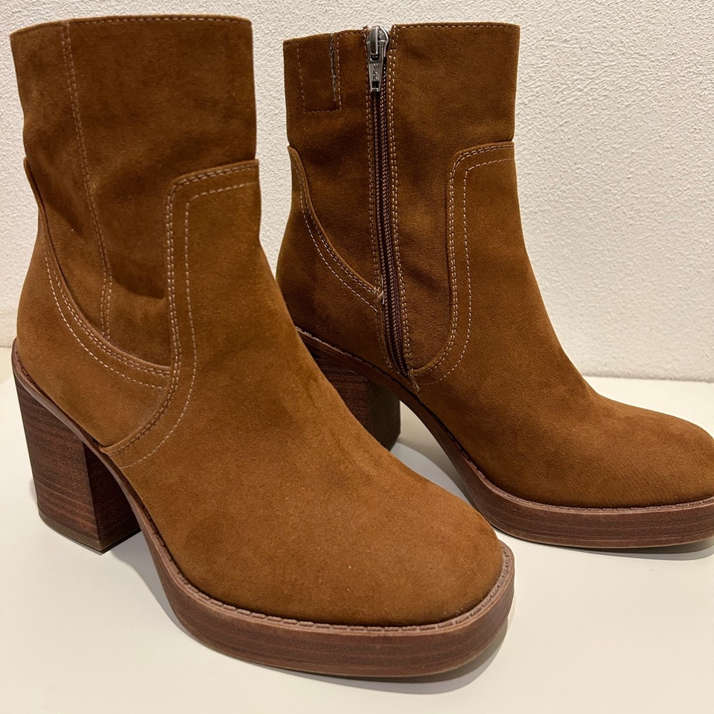 NWOT Universal Thread Square Toe Faux Suede Tan Chunky Heel Boots